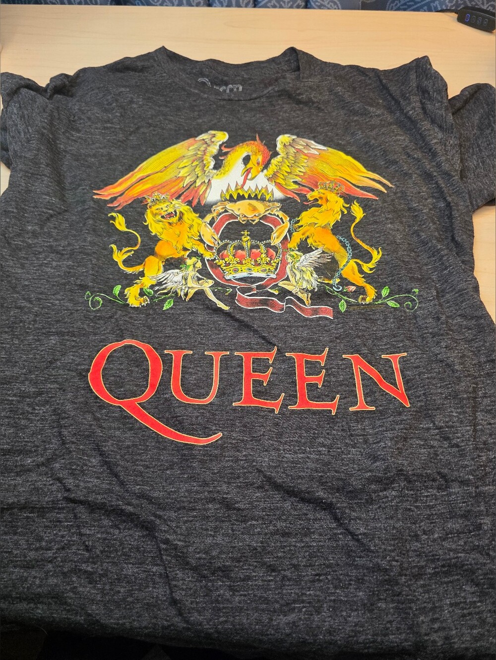 Queen Rock Band Men’s L Grey T-Shirt Licensed Graphic Front